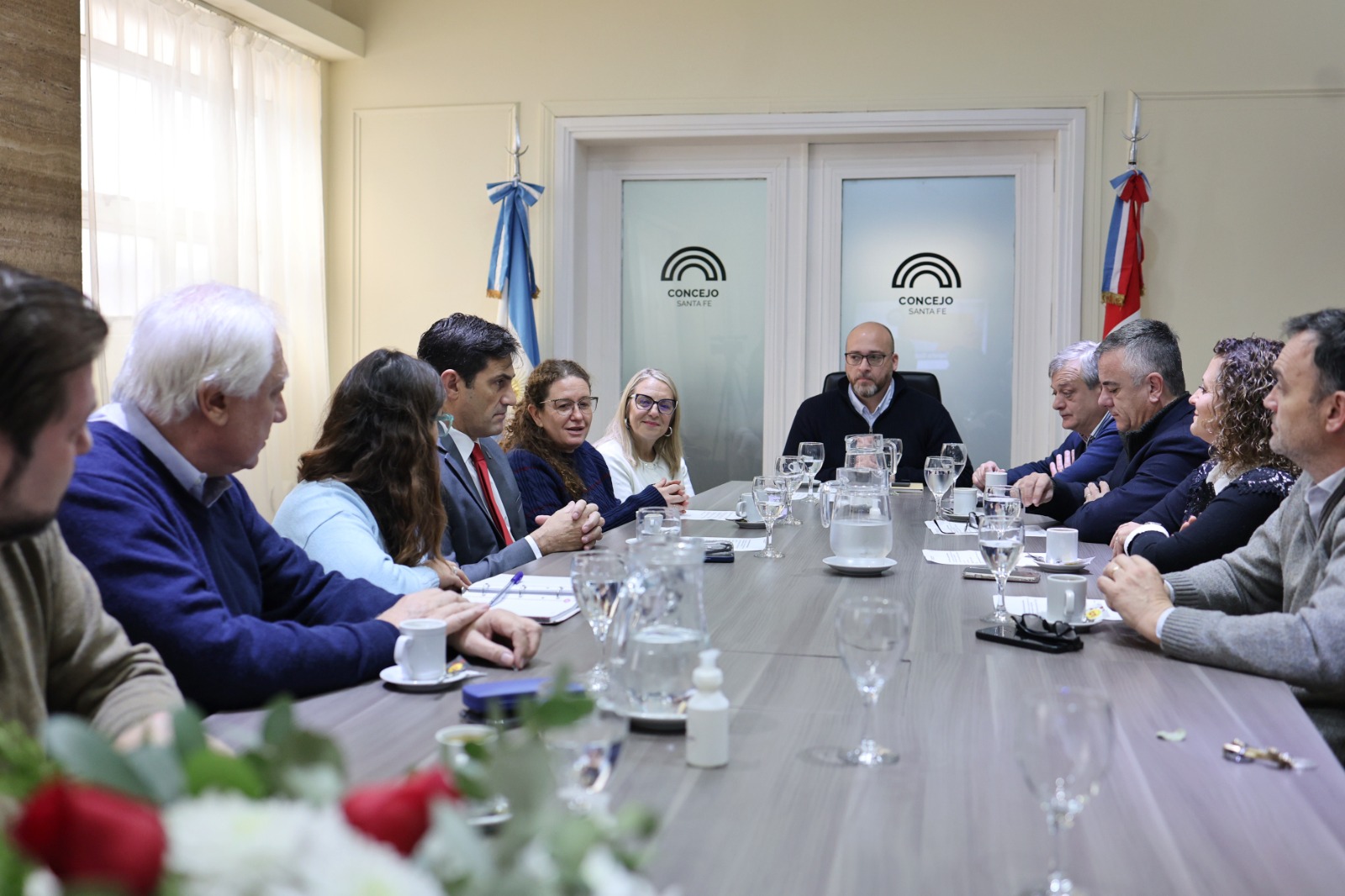 Autonomía municipal: el Concejo y las instituciones académicas y profesionales consolidan una agenda común